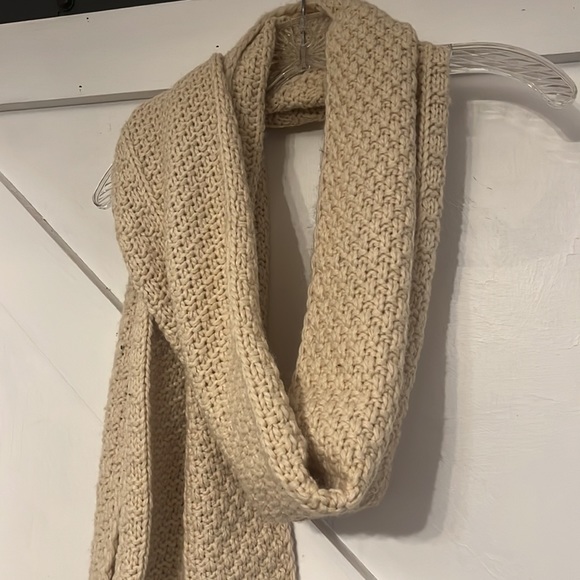 H&M Scarf - Picture 4 of 4